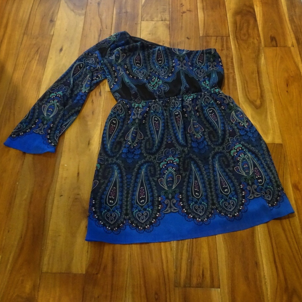 ⭐️Gianni Bini One Shoulder Dress ⭐️